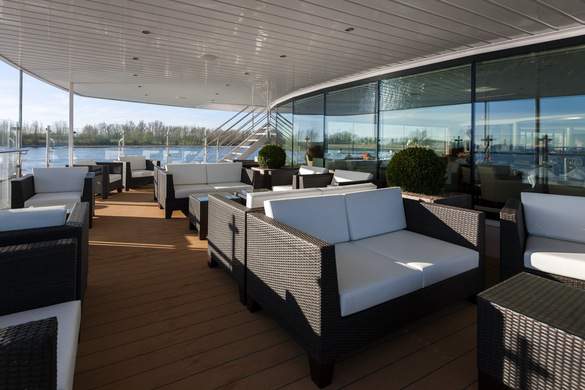 Avalon Waterways, Avalon Impression, Observation Lounge.jpg